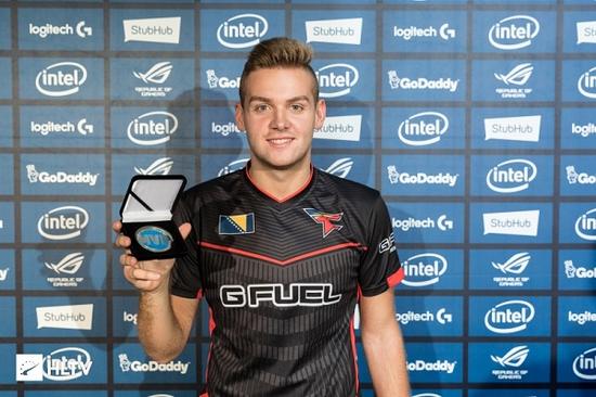 首发轮换稳 首发轮换稳